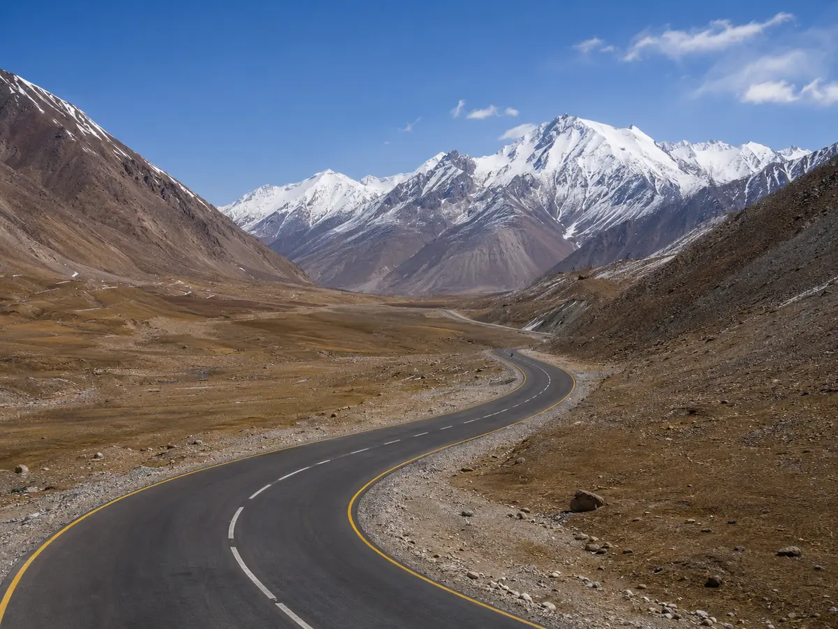 Road through Khunjerab Pass